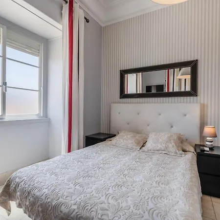 V Dinastia בית הארחה