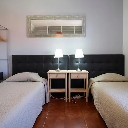 V Dinastia בית הארחה 3*