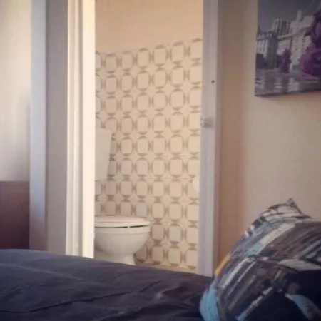 V Dinastia בית הארחה 3*