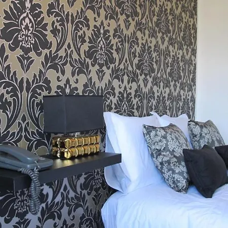 V Dinastia בית הארחה 3*