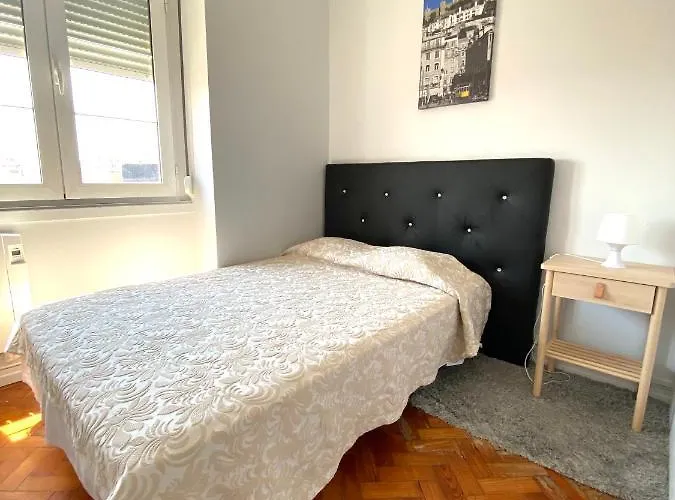 Πανσιόν V Dinastia Lisboa