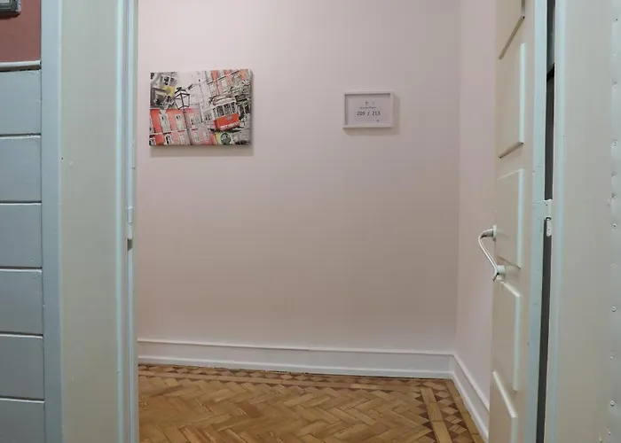 Πανσιόν V Dinastia Lisboa