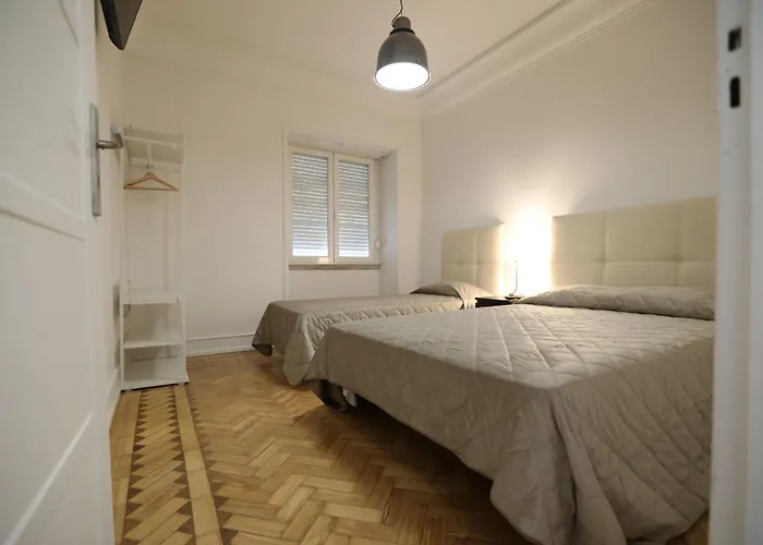 V Dinastia Πανσιόν Lisboa